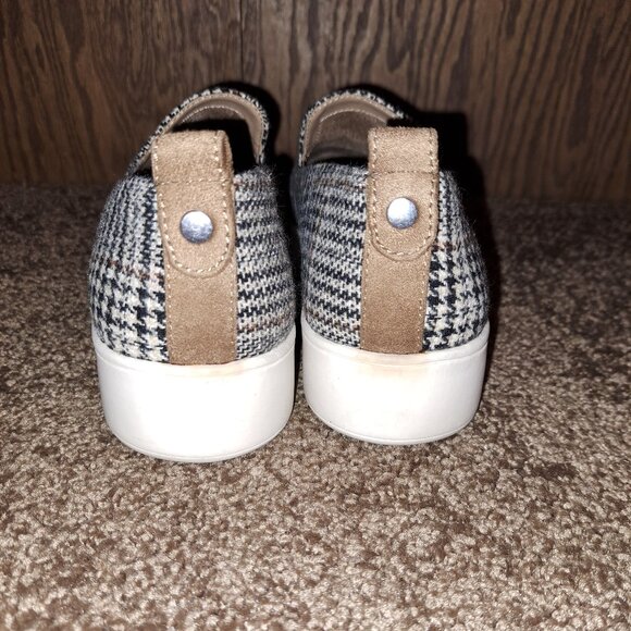 Adam Tucker By Me Too Farren Slip-On Sneaker - Picture 4 of 9